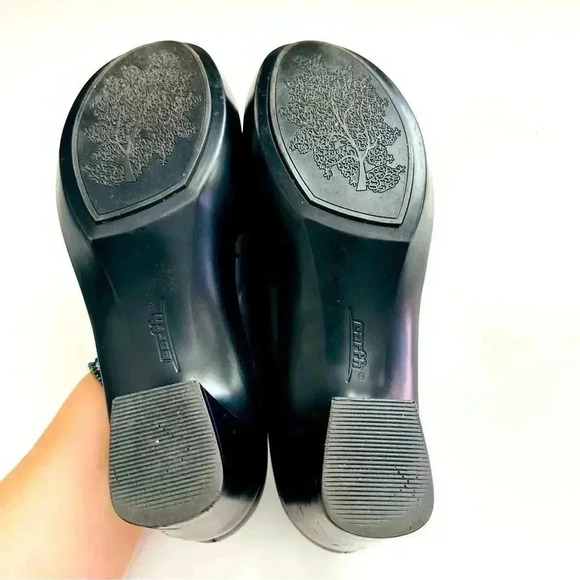 Earth Tamarack Leather Pumps - Picture 8 of 10